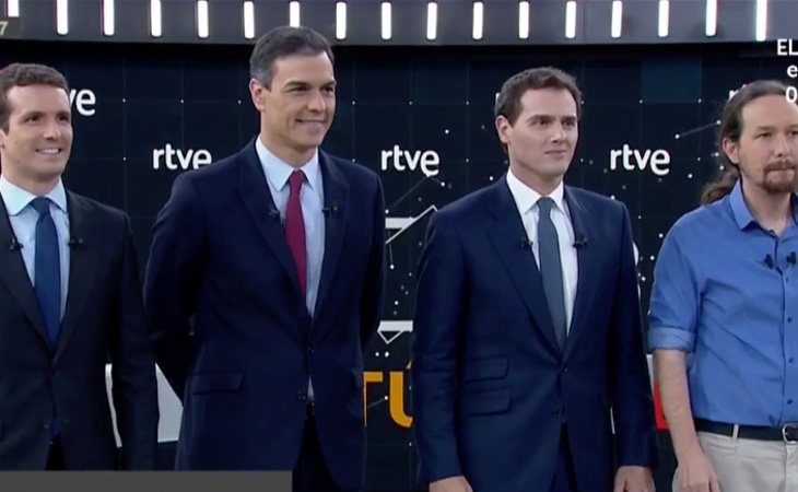 Foto de familia antes del comienzo del debate