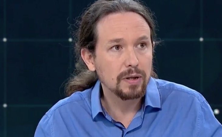 Pablo Iglesias echa en cara a los demás que no responden a las preguntas y tira de Constitución