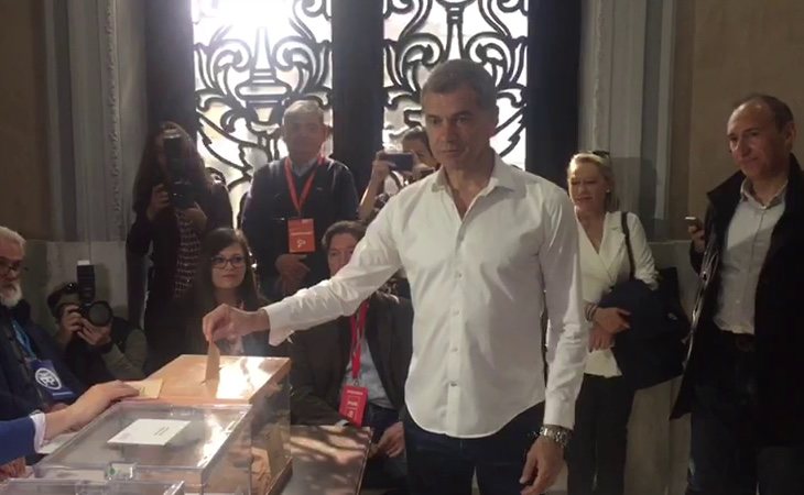 El candidato de Ciudadanos a la Generalitat Valenciana, Toni Cantó, ha votado en el colegio notarial de Valencia