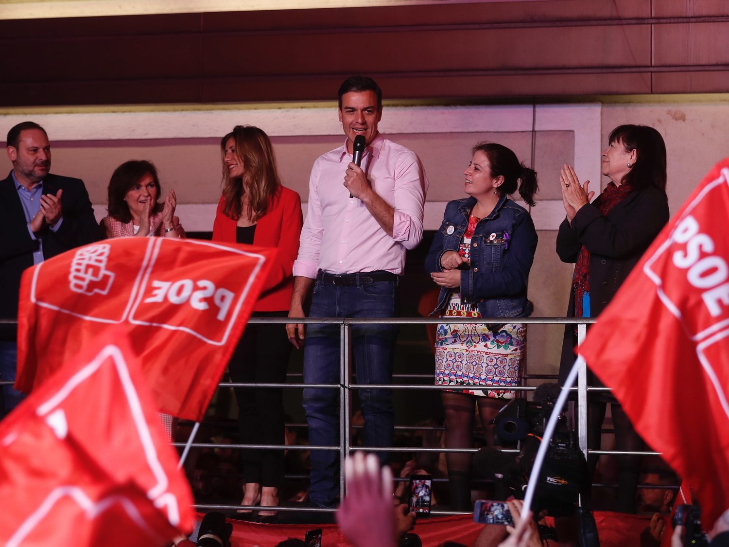 Pedro Sánchez gana las elecciones y casi dobla al PP