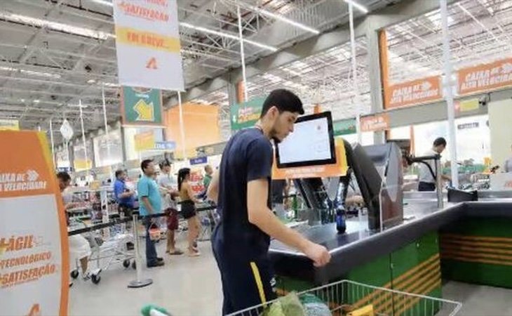 Carrefour ya prueba cajas de autocobro de alta velocidad en Brasil para sustituir a todos sus cajeros