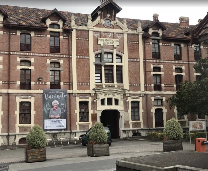 El hombre fue trasladado en un primer momento al hospital de Basurto, aunque no se pudo hacer nada por salvar su vida