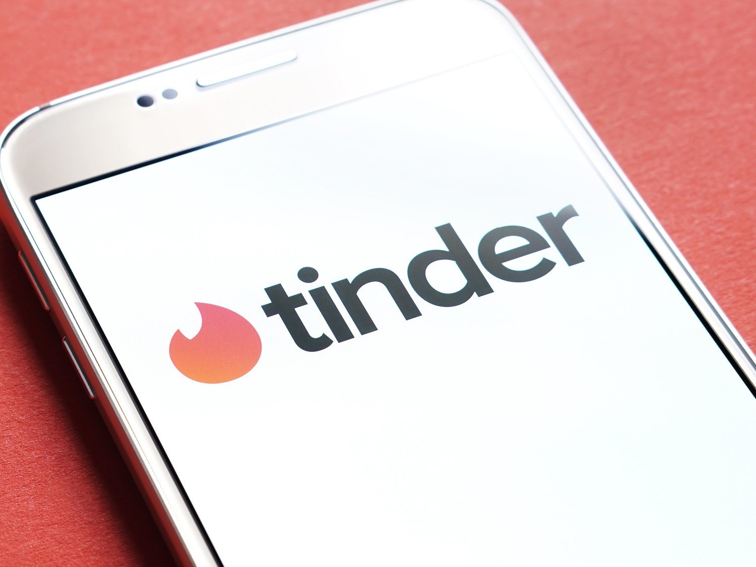 Así es la nueva función de Tinder para ligar en festivales