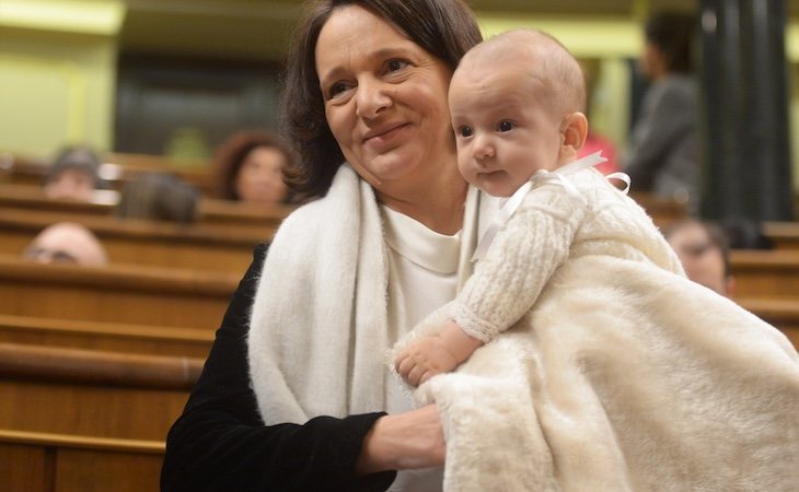 Bescansa acudió con su bebé recién nacido al Congreso