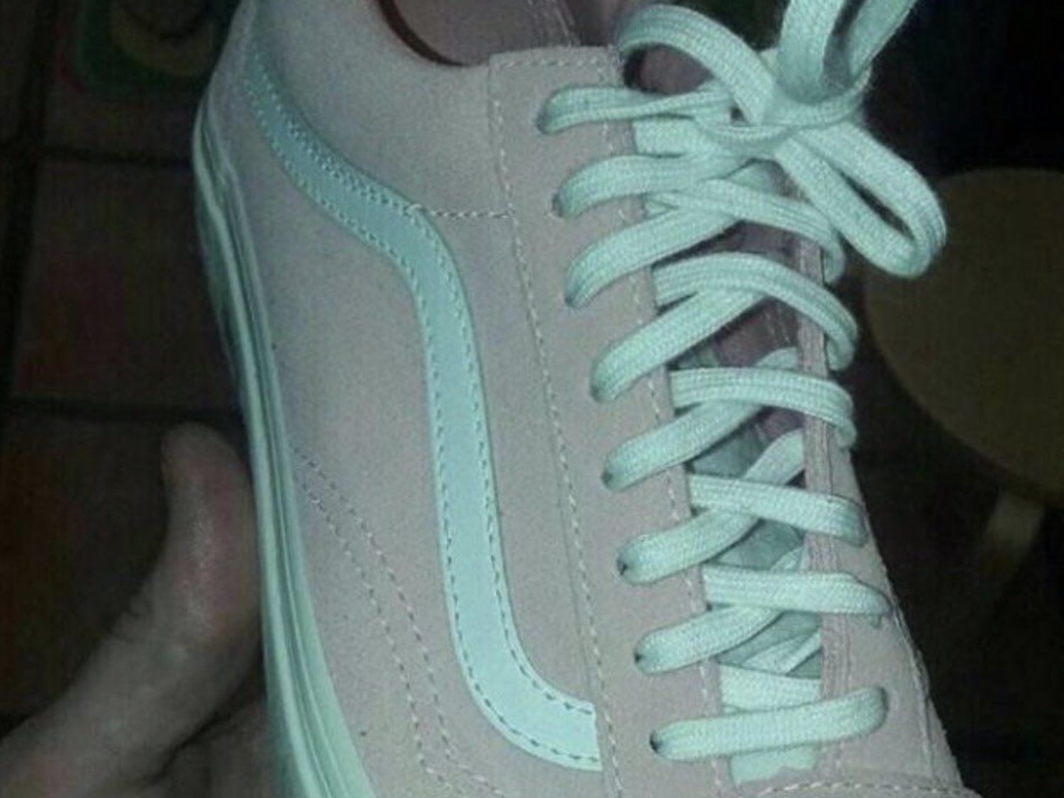 La explicación científica a la foto viral de la zapatilla rosa y blanca o azul y gris