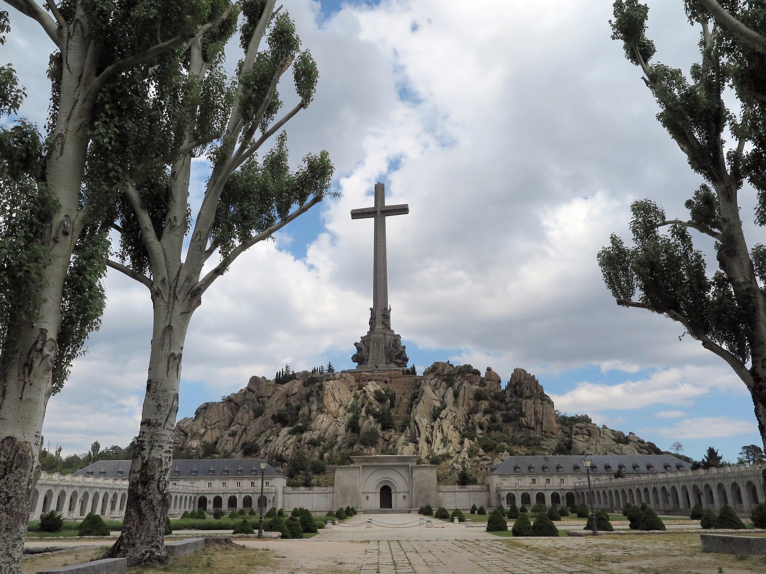 El panteón donde será enterrado Franco pasa a ser propiedad del Estado