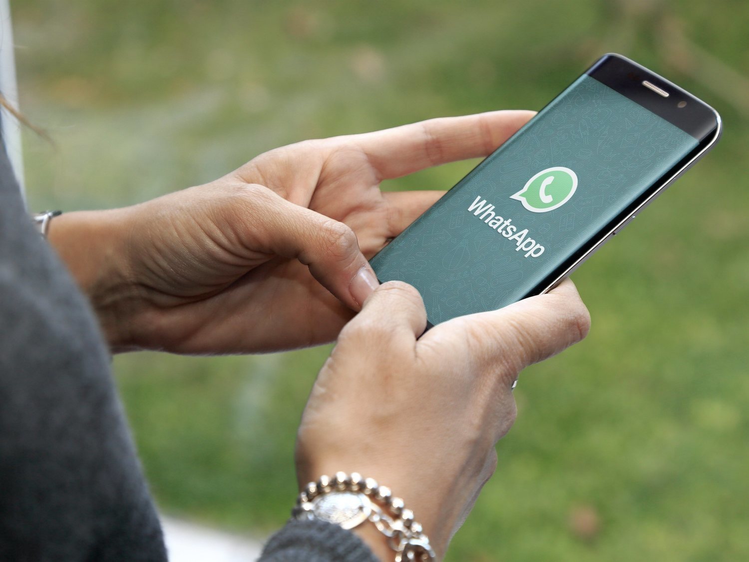 Un grupo de hackers está pirateando móviles por un bug de WhatsApp: hay que actualizar ya