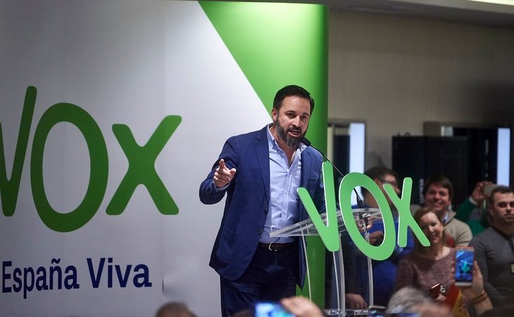 Santiago Abascal recogiendo su cartera de diputado. Foto: El Mundo