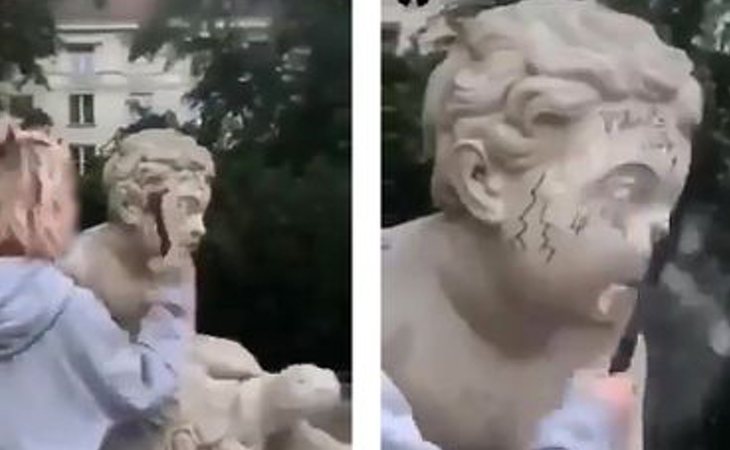 Momento en el que la influencer destrozó la estatua