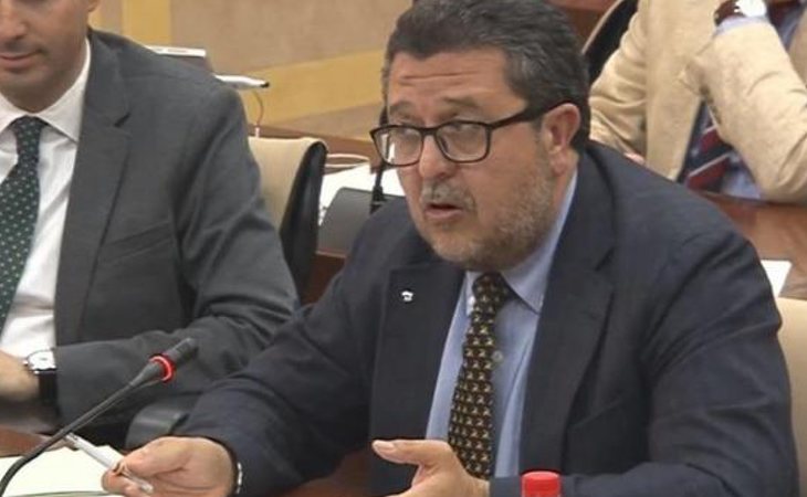 Francisco Serrano (VOX), durante la comisión parlamentaria en Andalucía