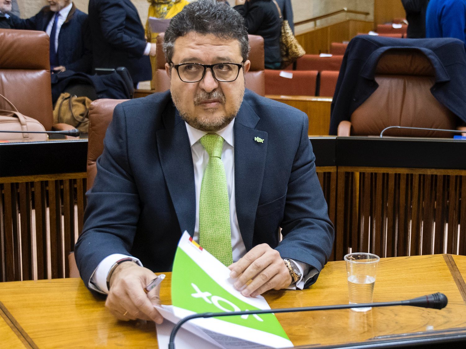 Serrano (VOX) denuncia que en Andalucía "promueven relaciones homosexuales entre niños"