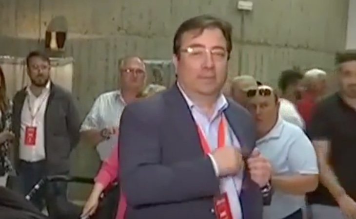 El presidente de la Junta de Extremadura, Guillermo Fernández Vara, vota en Olivenza (Badajoz)