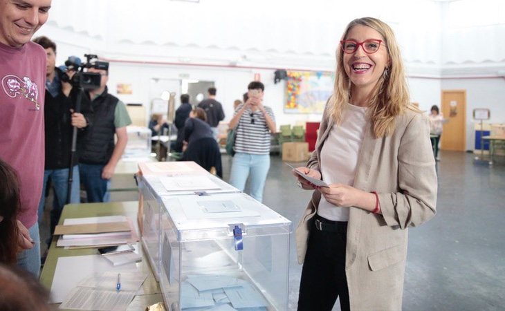 La candidata de Unidas Podemos para Europa, Mª Eugenia Rodríguez Palop, vota en Madrid