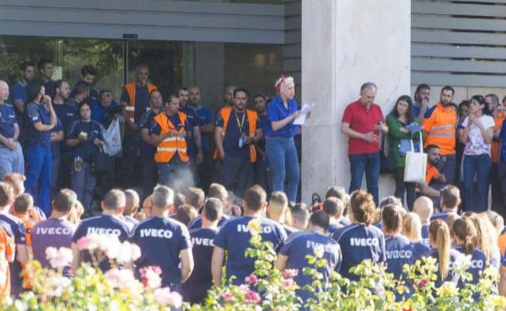 Concentración trabajores Iveco tras el suicidio de Verónica. (Foto: Ángel Navarrete)