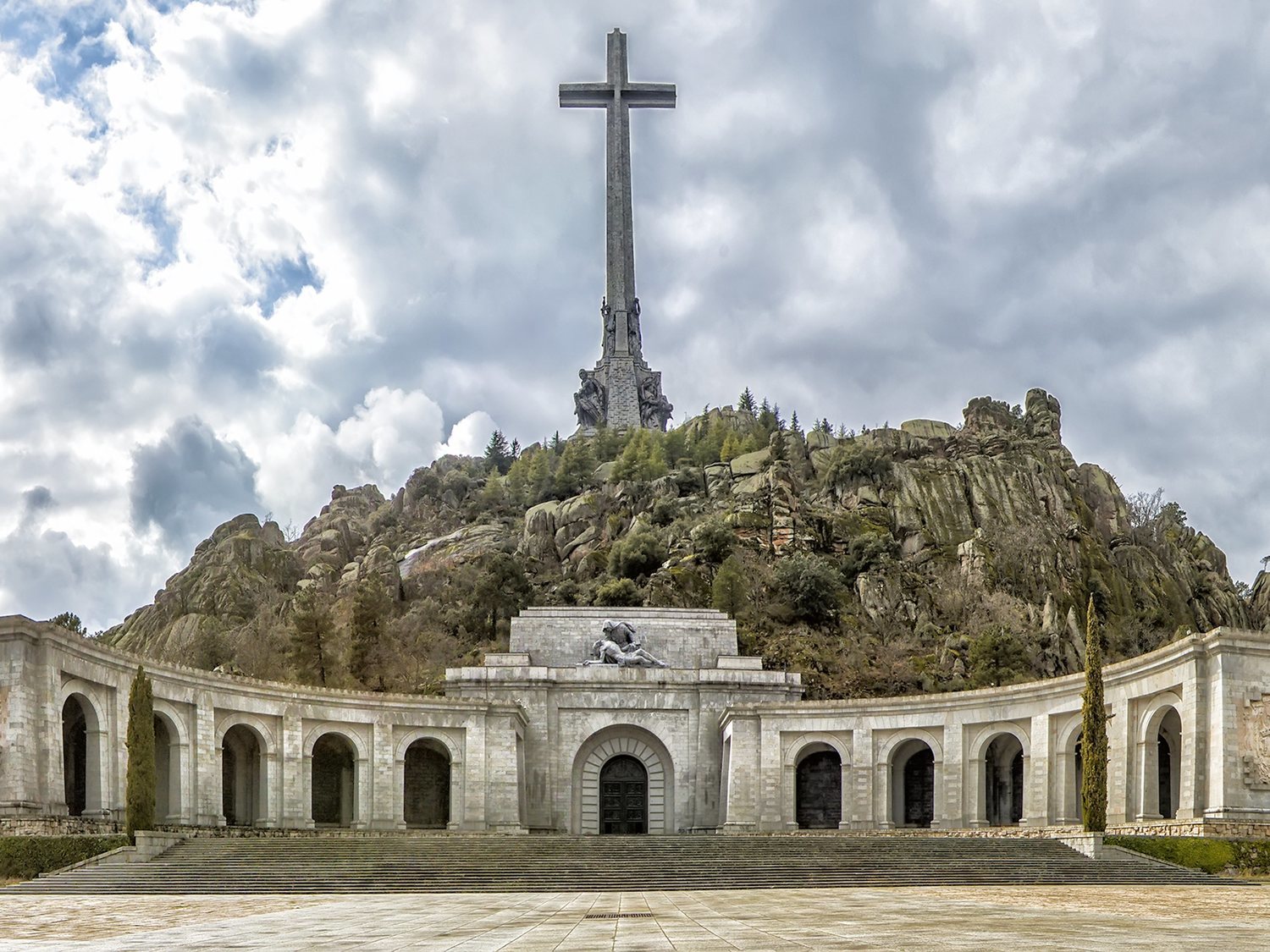 La familia de Franco busca retrasar su exhumación mientras el Gobierno ya prepara el nicho