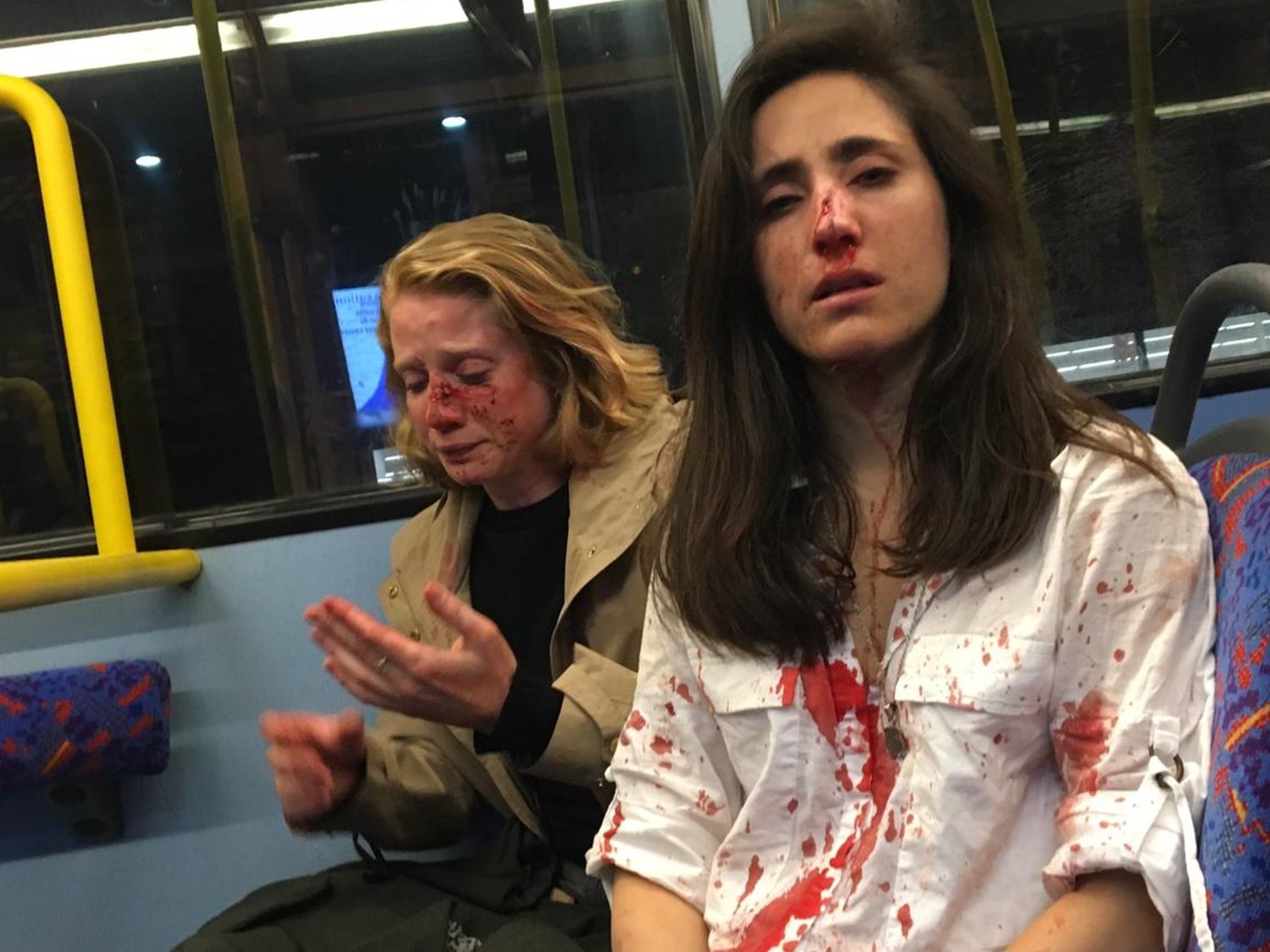 Brutal agresión homófoba a una azafata y su novia en un autobús nocturno de Londres