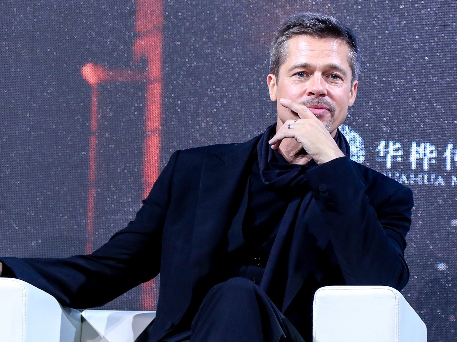 Brad Pitt amenaza a un grupo homófobo por usar su imagen para promover el 'Orgullo Hetero'