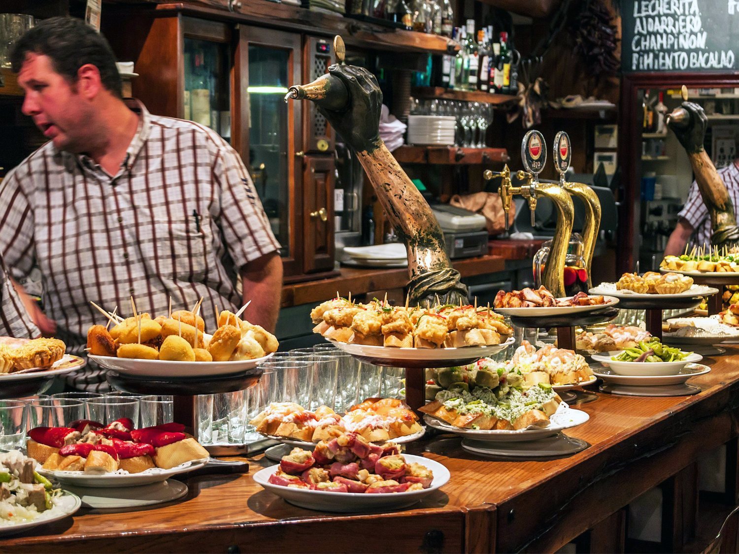 El bar vasco que cobró 10 euros a un cliente "por tocar los cojones"