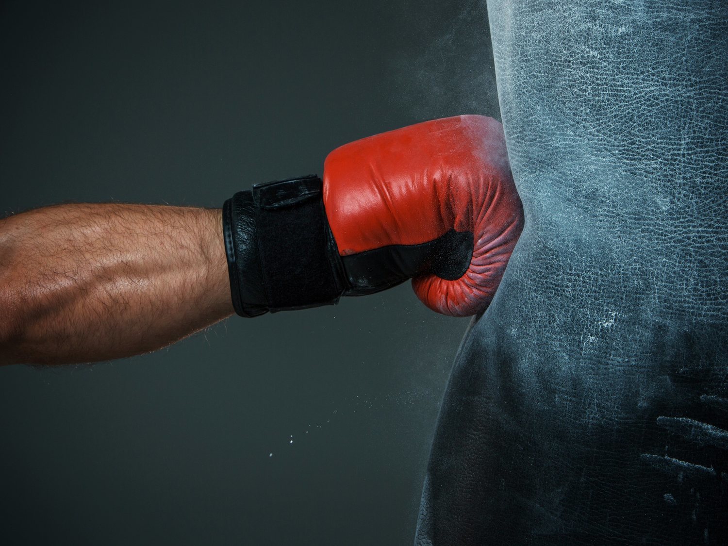 Instalan en las calles de Nueva York sacos de boxeo para descargar la ira