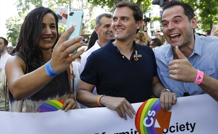 Begoña Villacís, Albert Rivera e Ignacio Aguado en el Orgullo LGTBI