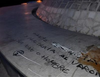 El monumento dedicado al niño Gabriel amanece lleno de pintadas