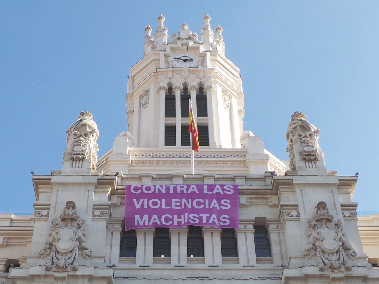 El nuevo Madrid de Martínez-Almeida retira las pancartas contra el machismo