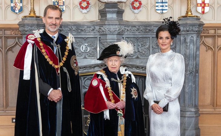 Los reyes de España, Felipe VI y doña Letizia, junto a la monarca británica Isabel II