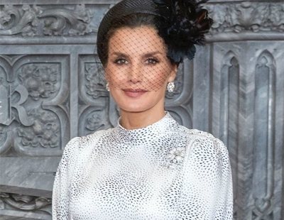 El precio y dónde puedes encontrar el vestido que la reina Letizia ha lucido en Londres