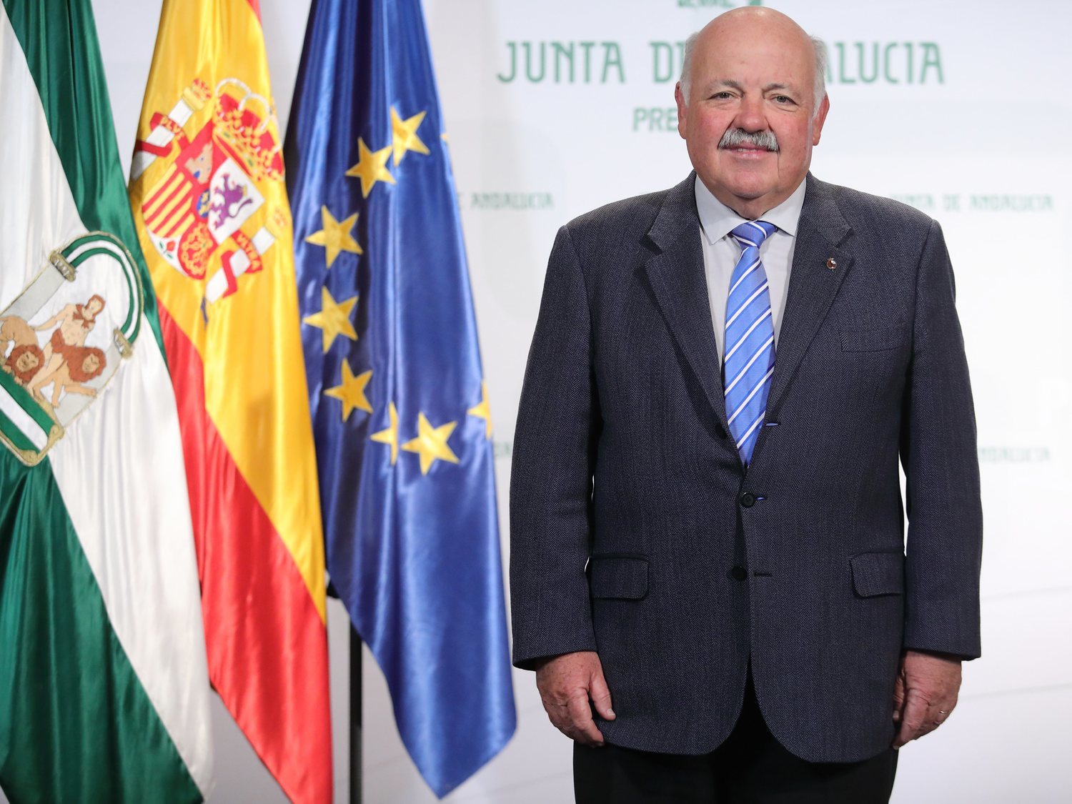 El consejero de Sanidad andaluz, sobre el aborto: "Lo fácil es llegar y el chupetón"