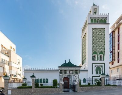 Un hombre armado ataca una de las principales mezquitas de Ceuta al finalizar un rezo