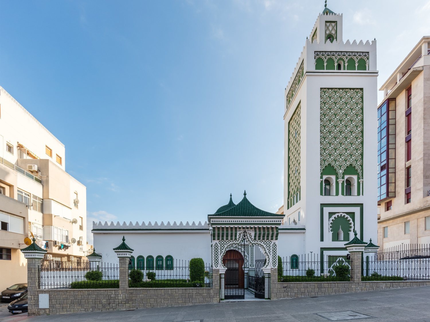 Un hombre armado ataca una de las principales mezquitas de Ceuta al finalizar un rezo