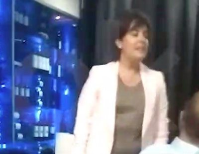 Soraya huye a toda prisa de un restaurante tras ser 'cazada' con un conocido dirigente popular