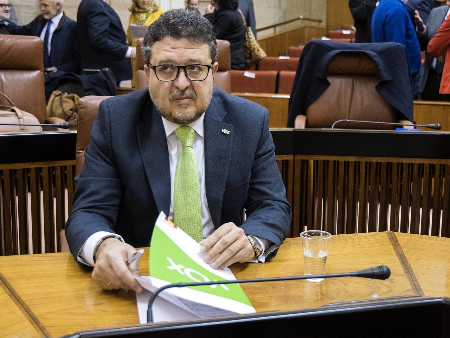 Recogen 11.400 firmas para cesar al líder de VOX en Andalucía que defendió a 'La Manada'