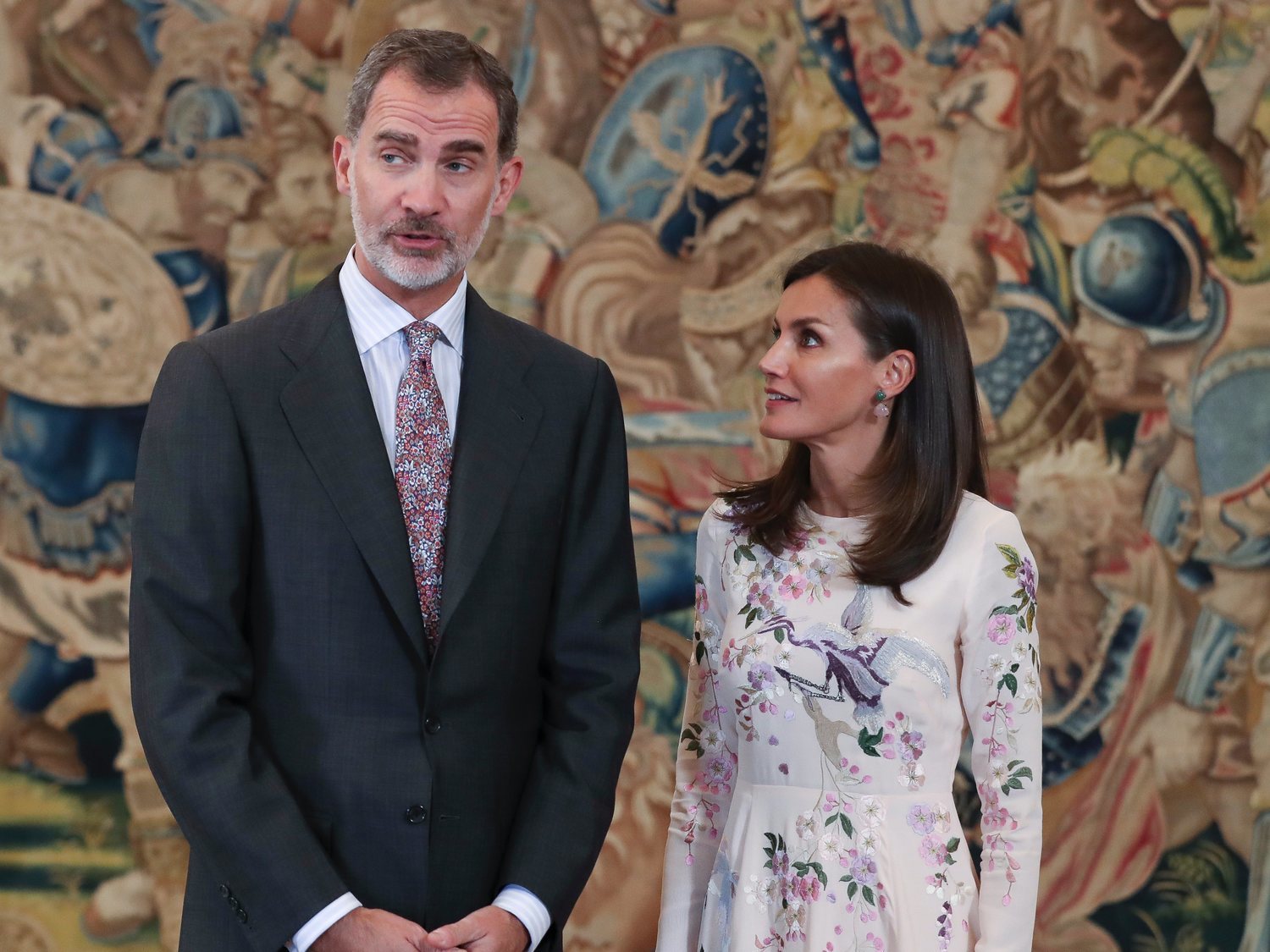 Una revista alemana critica el "vergonzoso error" de protocolo de Felipe y Letizia