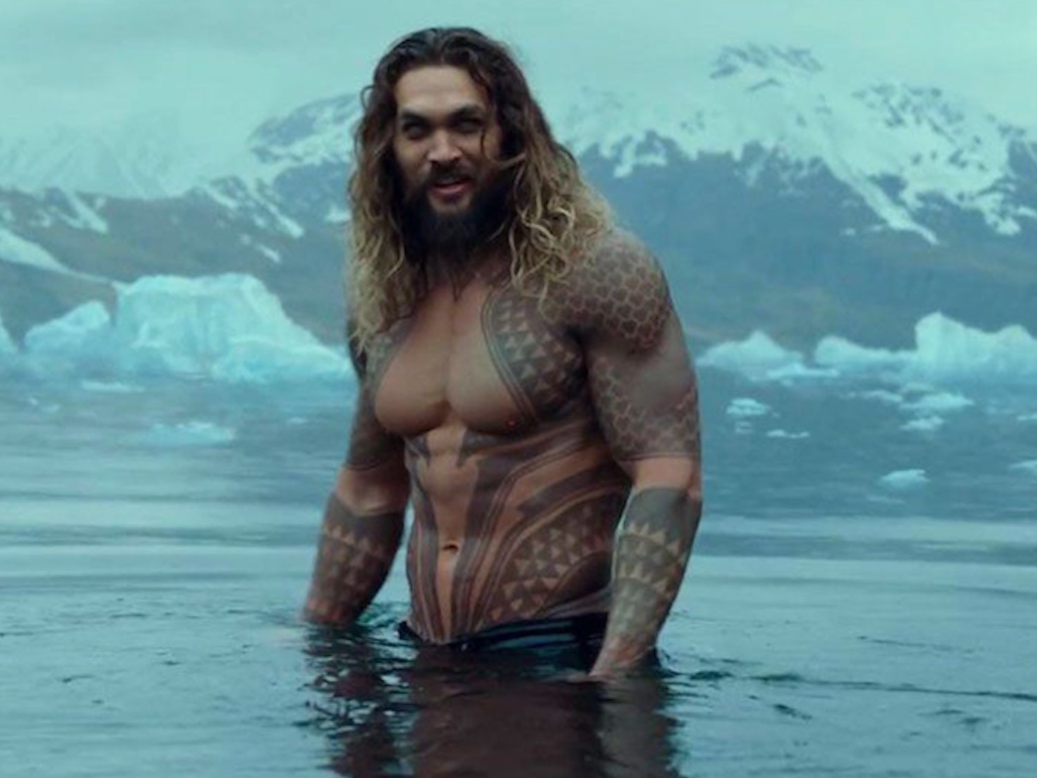 Las redes sociales critican que Jason Momoa "esté gordo" en sus vacaciones en la playa