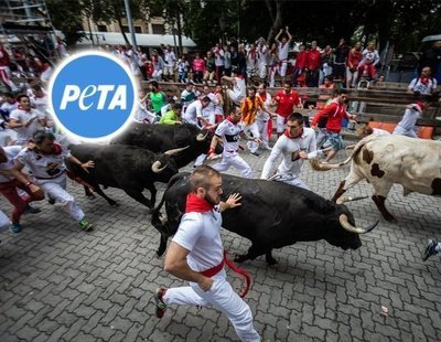 PETA pide reemplazar los toros de los Sanfermines por hombres disfrazados de dinosaurio