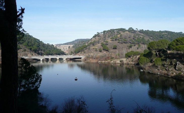 El embalse de picadas cuenta con una extensa zona recreativa