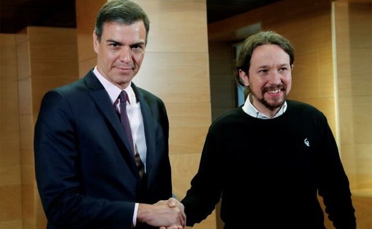 El acuerdo entre PSOE y Podemos no está cerrado: ambos equipos continúan negociando hasta que empiece la sesión de las 12