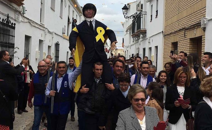 En Coripe quemaron un muñeco que representaba a Carles Puigdemont