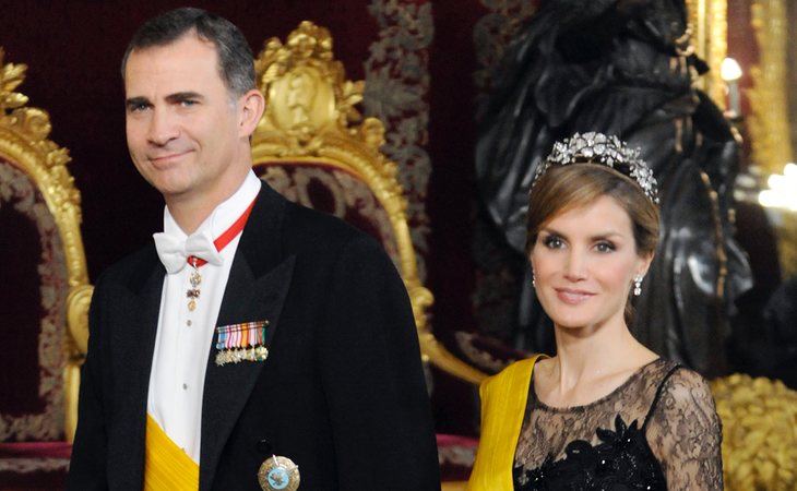 Le reina Letizia, con una de las tiaras de su joyero