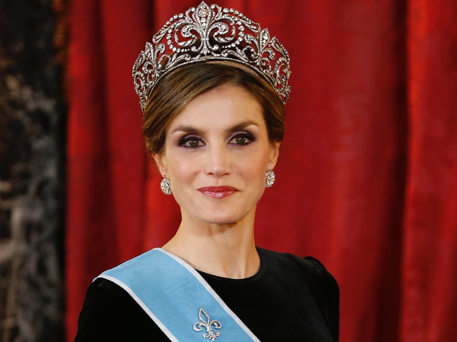 Así es la exclusiva tiara con diamantes y perlas que la reina Letizia nunca ha lucido