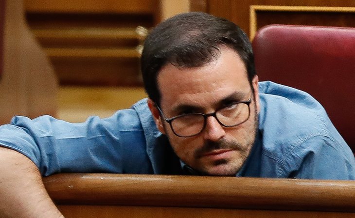 Alberto Garzón se ABSTIENE en la investidura de Pedro Sánchez