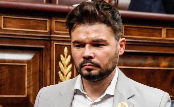 Gabriel Rufián se ABSTIENE en la investidura de Pedro Sánchez