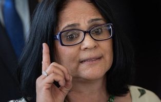 La ministra de la Mujer de Brasil dice que violan a las niñas pobres "por no llevar bragas"