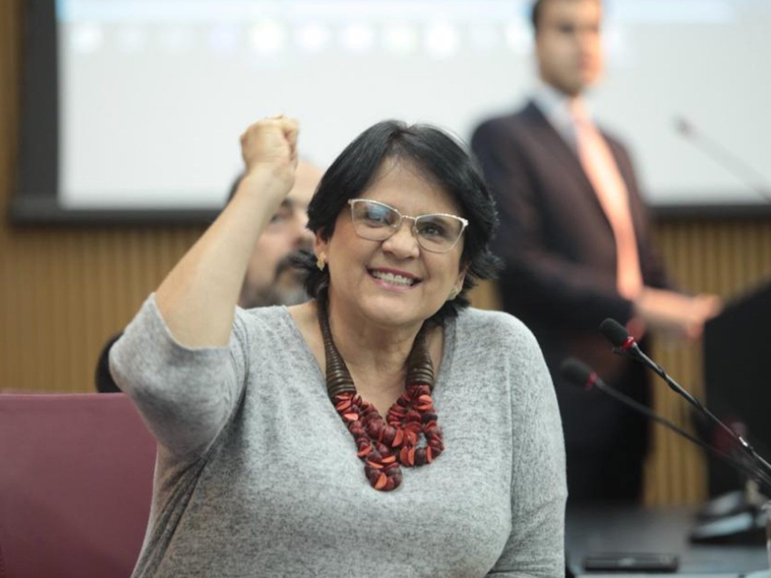 La ministra de la Mujer de Brasil dice que violan a las niñas pobres "por no llevar bragas"