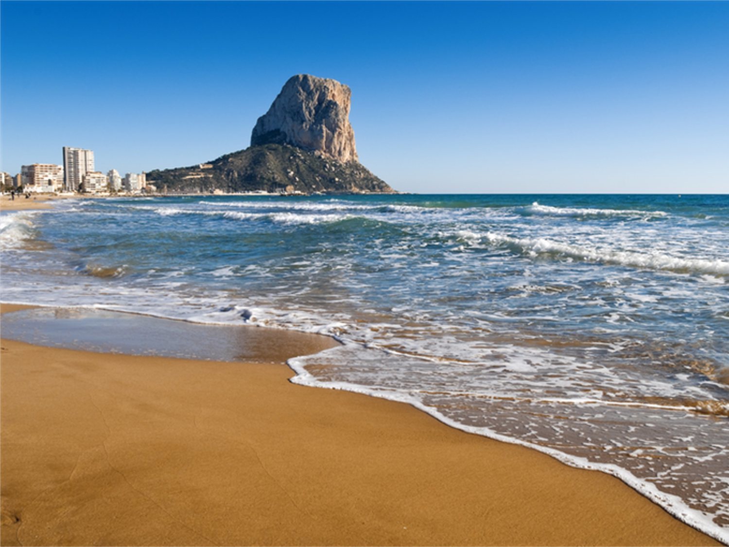Estas son todas las playas españolas en las que ya no se puede fumar