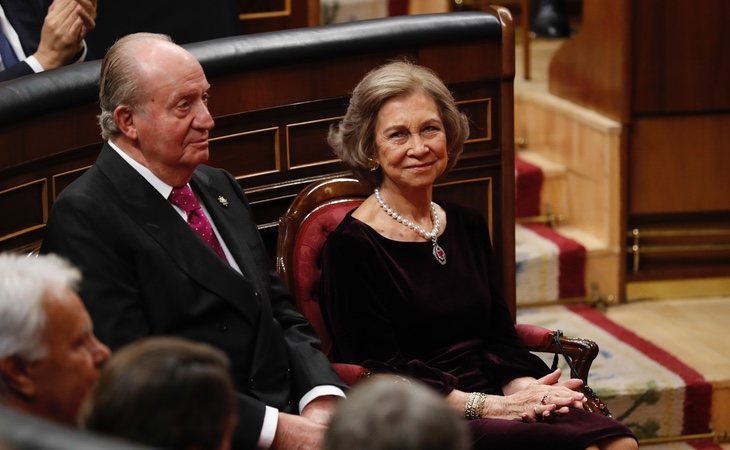 Los reyes eméritos de España durante el 40º aniversario de la Constitución española