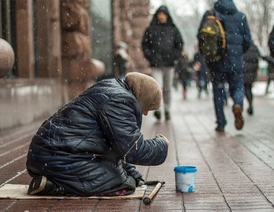 Una ciudad sueca quiere cobrar por pedir en la calle para acabar con los mendigos