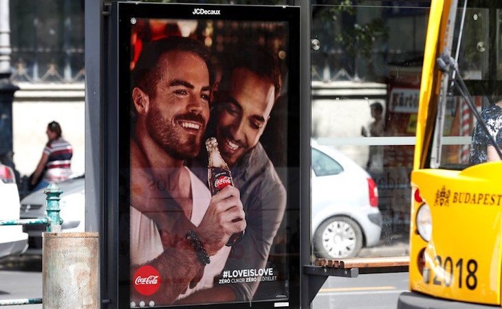 La campaña de Coca Cola ha desatado críticas homófobas en Hungría