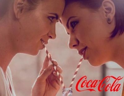 Hungría rechaza la nueva campaña de Coca-Cola que muestra parejas homosexuales